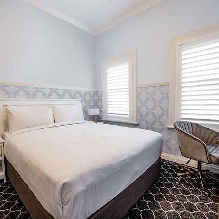 Bankstown Hotel Екстер'єр фото